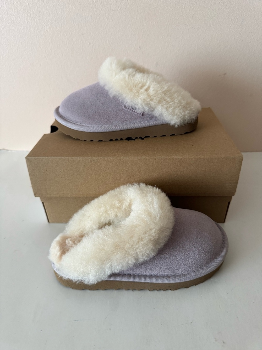 UGG Cluggette Cozy Lavender Shearling Clog Sliper with Cream Fur. Size: 11